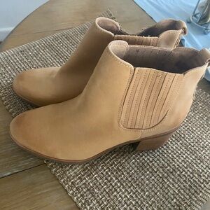 Used worn once Sofft boots